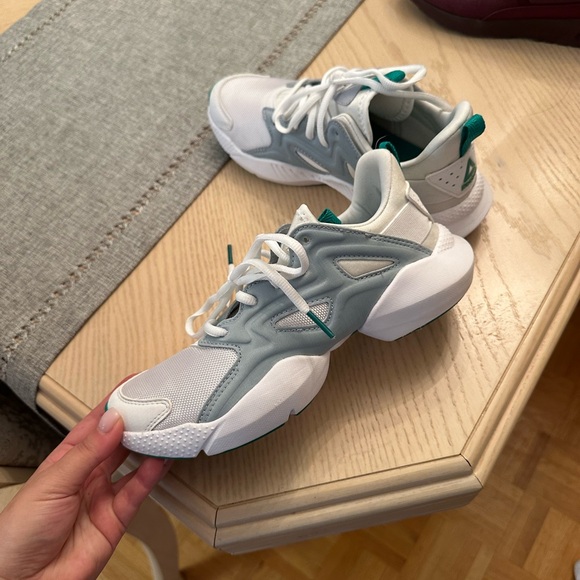 REBOOK RUNNING SHOES - Picture 7 of 13